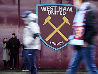 Tomas Soucek completes £18m to...
